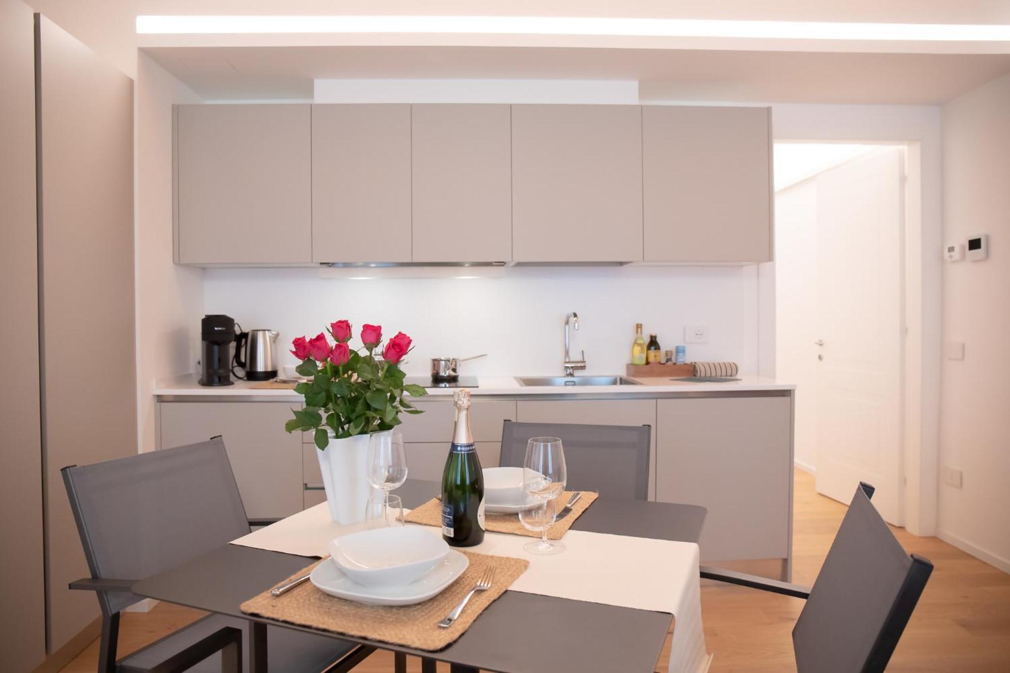 Amendola City View Apartments Suite Romantica Como Buitenkant foto