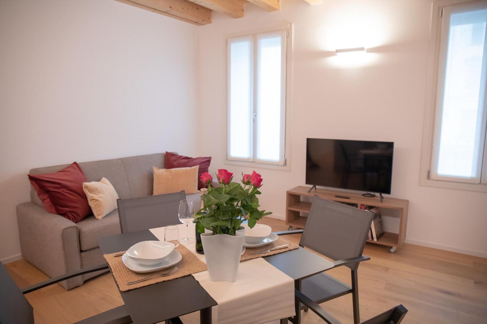 Amendola City View Apartments Suite Romantica Como Buitenkant foto