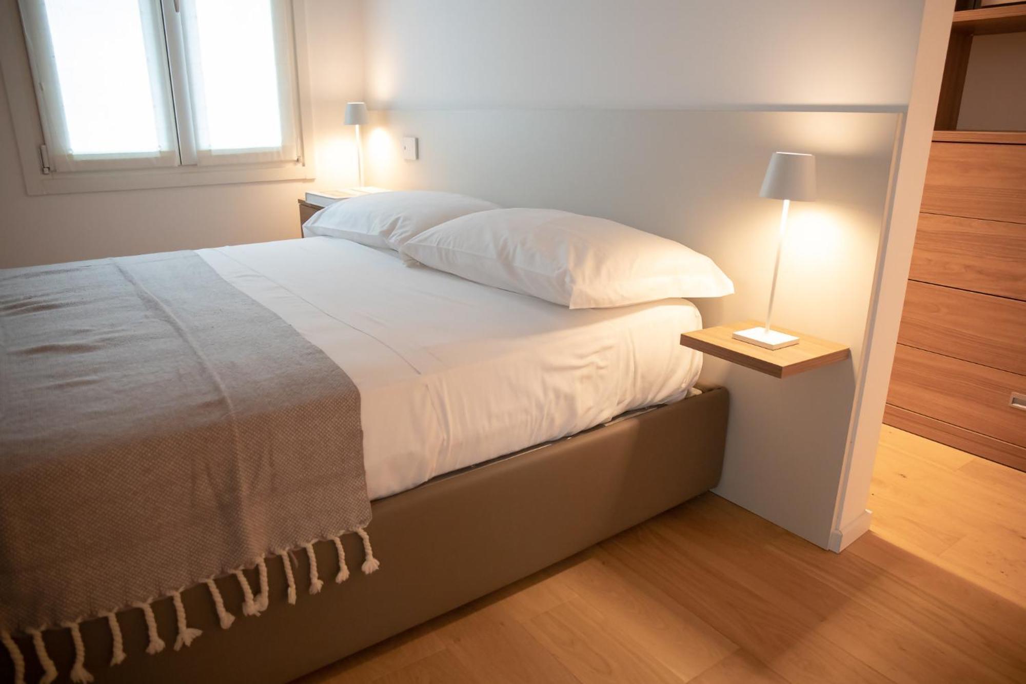 Amendola City View Apartments Suite Romantica Como Buitenkant foto