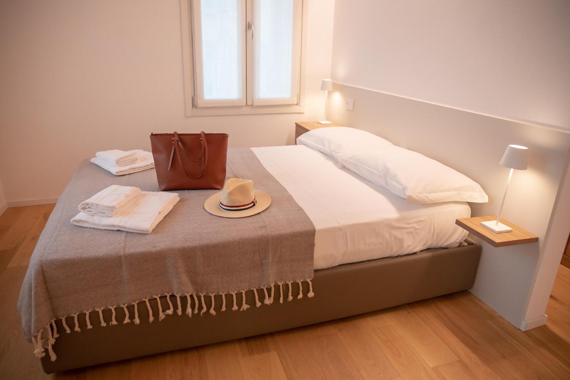 Romantic White Apartment - 5 Minutes From The Lake Como Buitenkant foto
